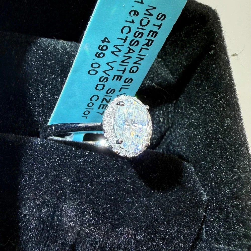 N/A elegant moissanite
